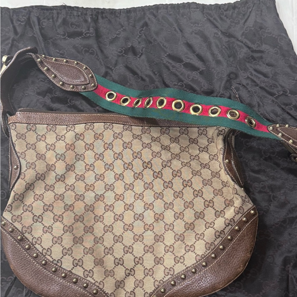 GUCCI- VINTAGE-SADDLE BAG-CROSSBODY. | (GG Brown Fabric w/ Green/Red Strap)